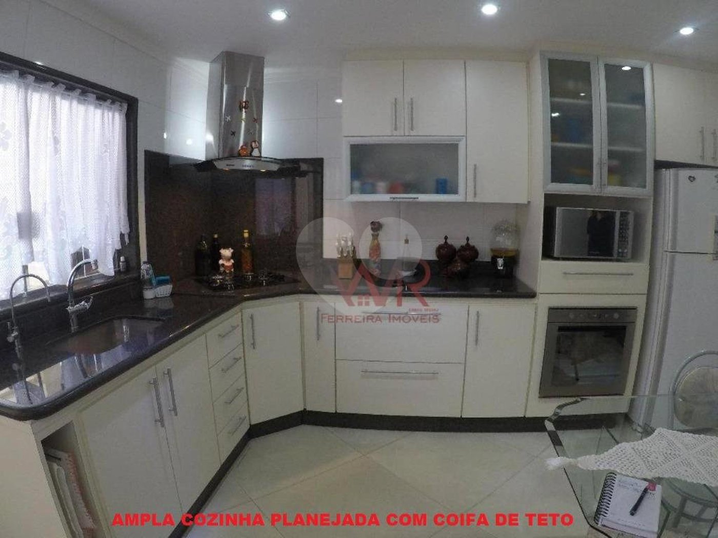 Sobrado à venda com 4 quartos em Artur Alvim, São Paulo, SP