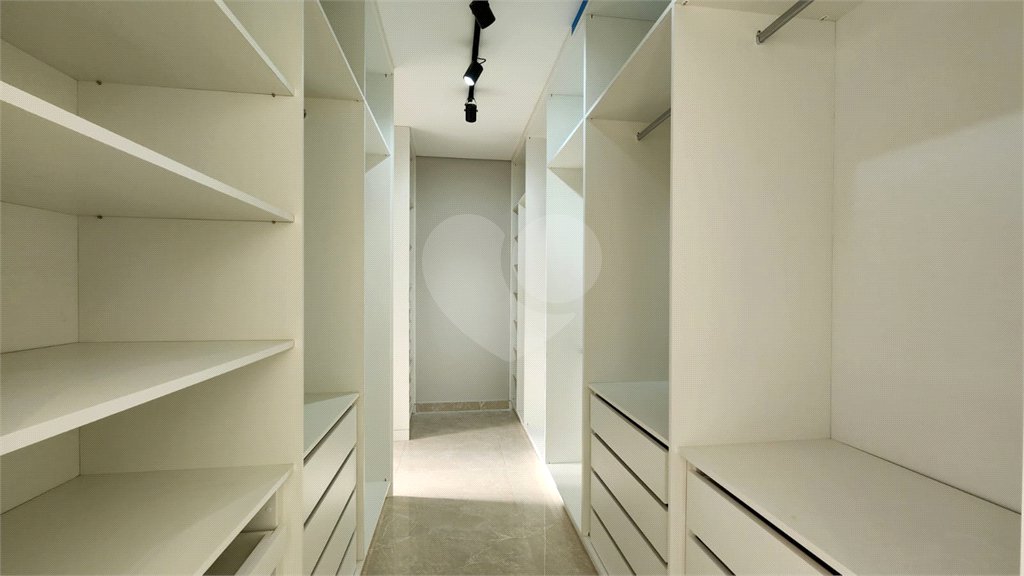 Casa à venda com 3 suítes no condomínio Santa Isabel I, Louveira - SP