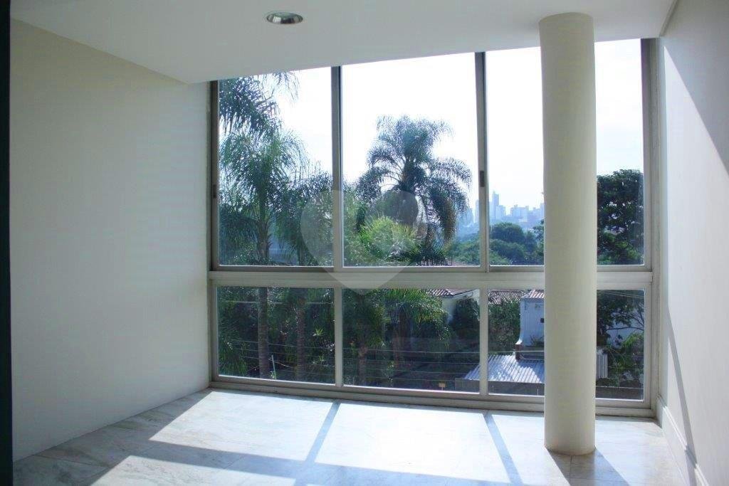 Sobrado à venda ou para alugar com 4 quartos, sendo 5 suítes, em Pacaembu, São Paulo, SP