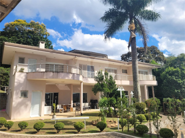 Casa à venda com 3 suítes no condomínio Alpes da Cantareira, Mairiporã - SP