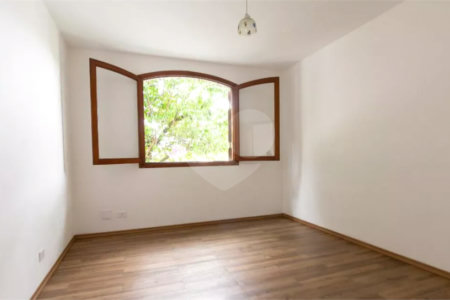 Casa à venda com 4 quartos, sendo 1 suíte, em Vila Tiradentes, São Paulo, SP