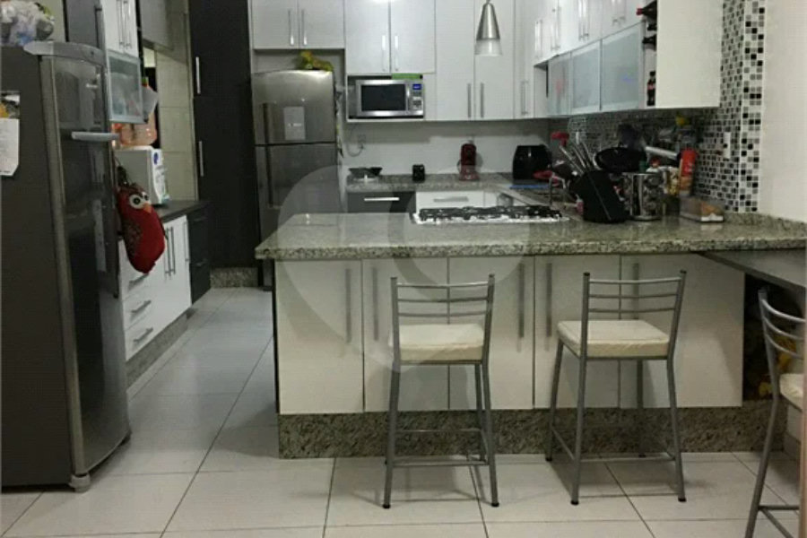 Casa 4 dormitórios, 3 vagas