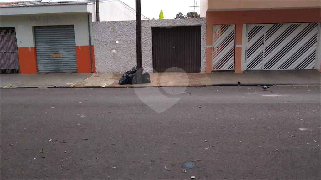Casa térrea com 2 dormitórios.