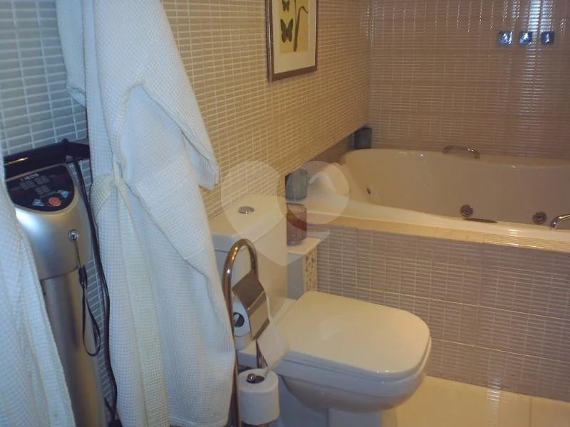 Apartamento á venda na Vila Olímpia de 156m² com 3 dormitórios, 1 suíte e 2 vagas.