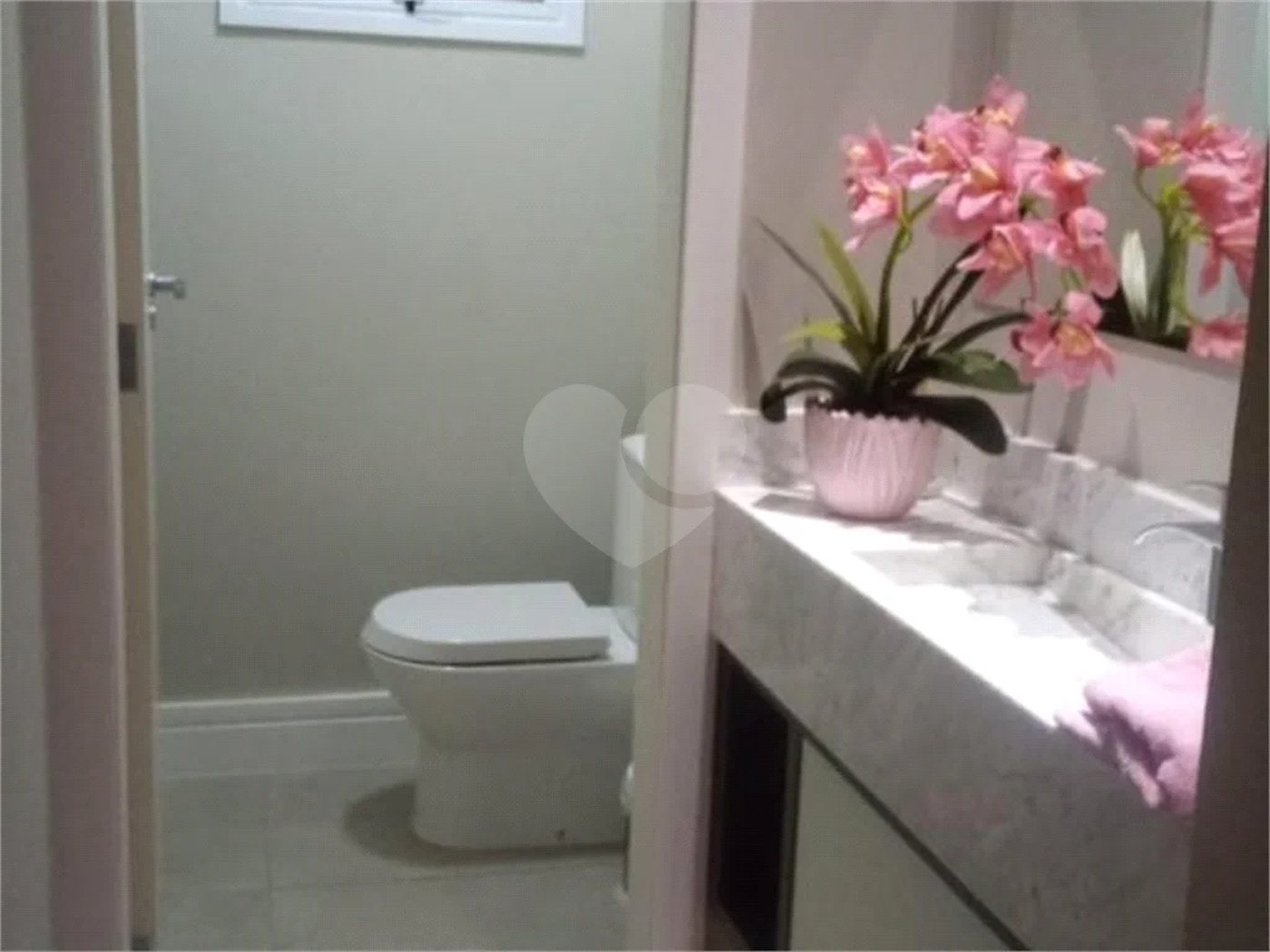 Casa à venda com 3 quartos, sendo 1 suíte, no condomínio Ibiaram 1, Itupeva - SP