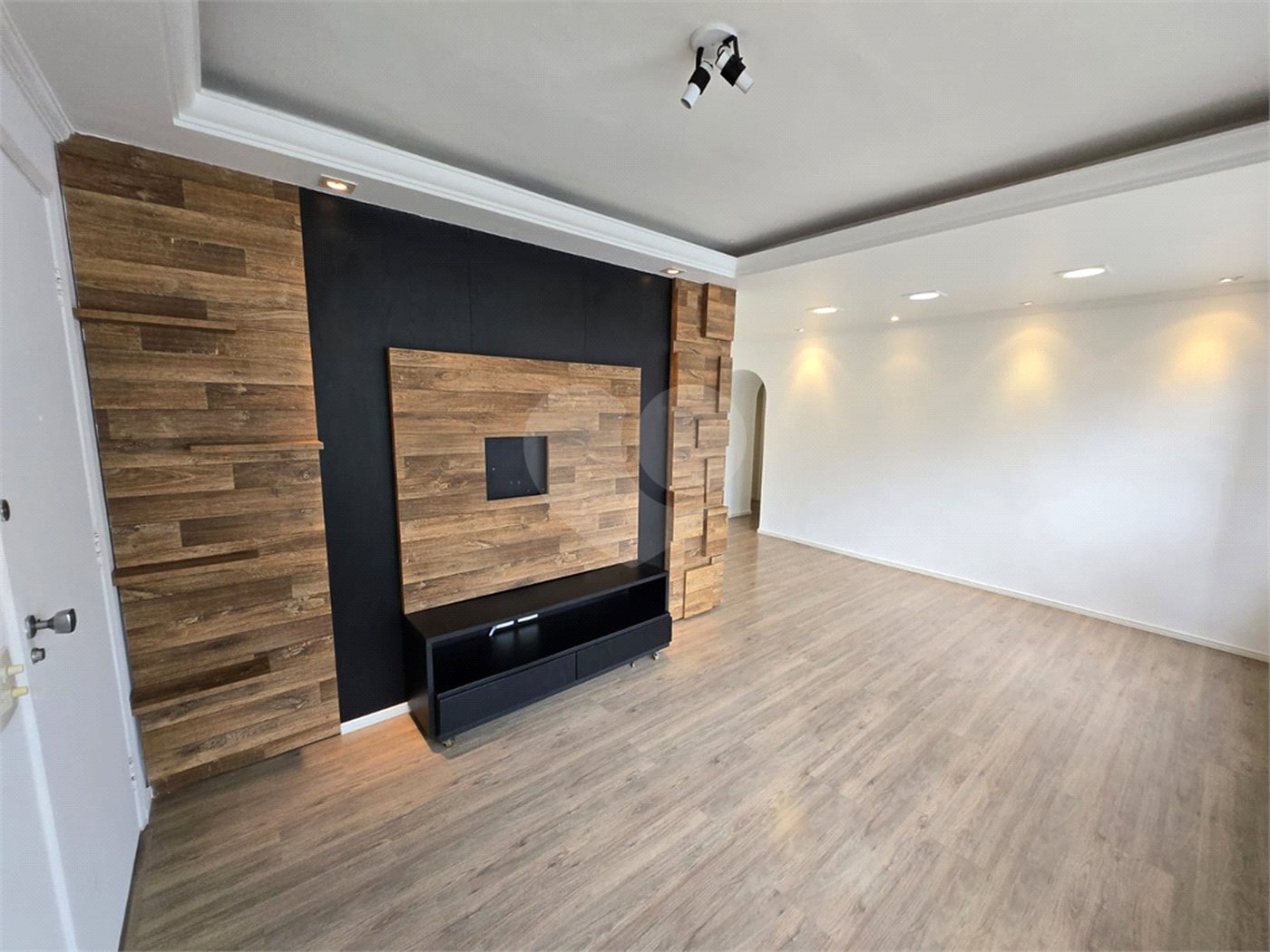 Apartamento à venda com 3 quartos, sendo 1 suíte,  em Indianópolis, São Paulo, SP