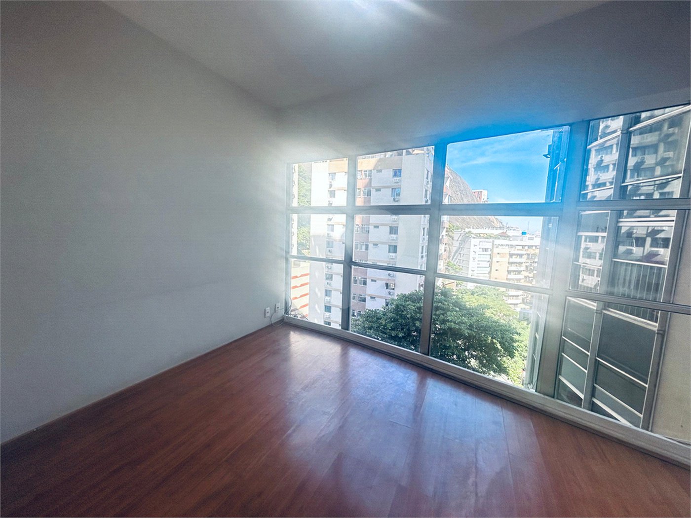 Apartamento à venda com 3 quartos, sendo 1 suíte, em Lagoa, Rio de Janeiro, RJ