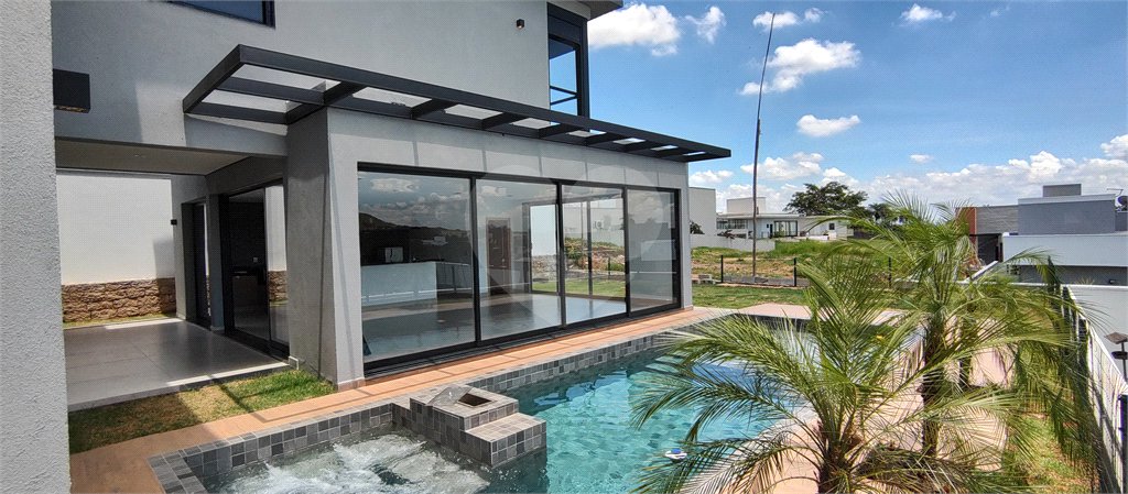 Casa à venda com 4 suítes no condomínio Campos de Santo Antonio II, Itu - SP