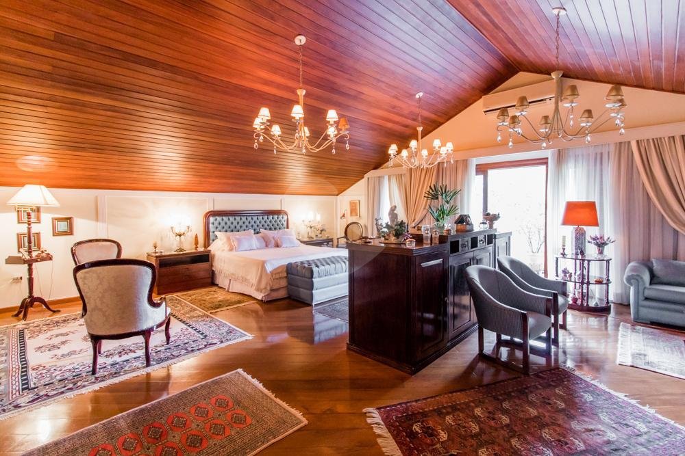 Casa à venda com 5 quartos, sendo 3 suítes, em Alto da Boa Vista, São Paulo, SP