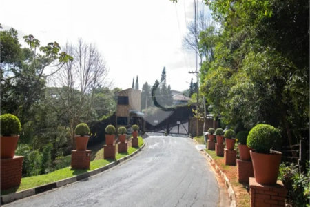 Casa à venda com 3 quartos, sendo 2 suítes, no condomínio Altos de São Roque, São Roque - SP