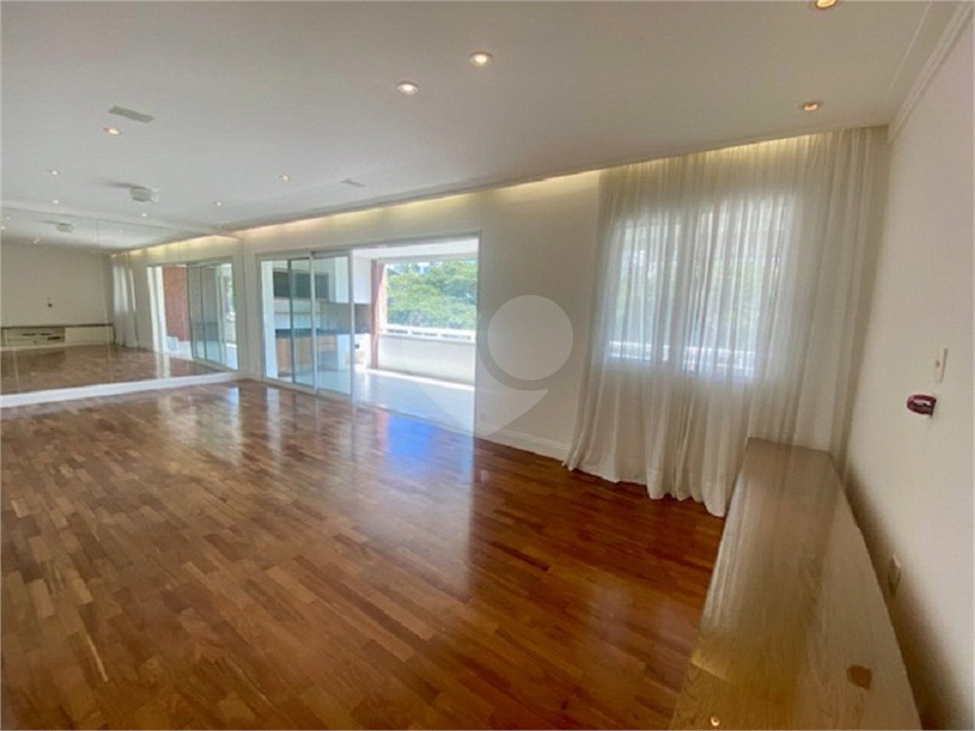 Apartamento à venda ou para alugar com 2 suítes em Itaim Bibi, São Paulo, SP