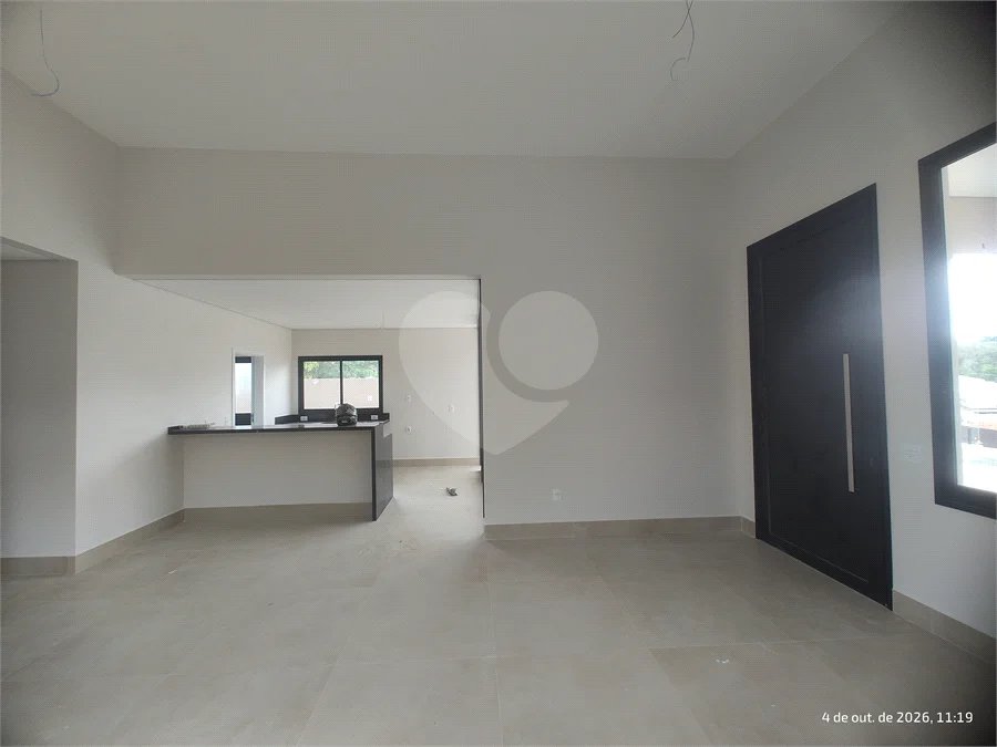 Casa exclusiva em Atibaia de alto padrão com 3 suítes, piscina, espaço gourmet, condomínio fechado, aceita financiamento