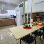 Casa à venda com 4 quartos, sendo 2 suítes, no condomínio Marambaia, Vinhedo - SP