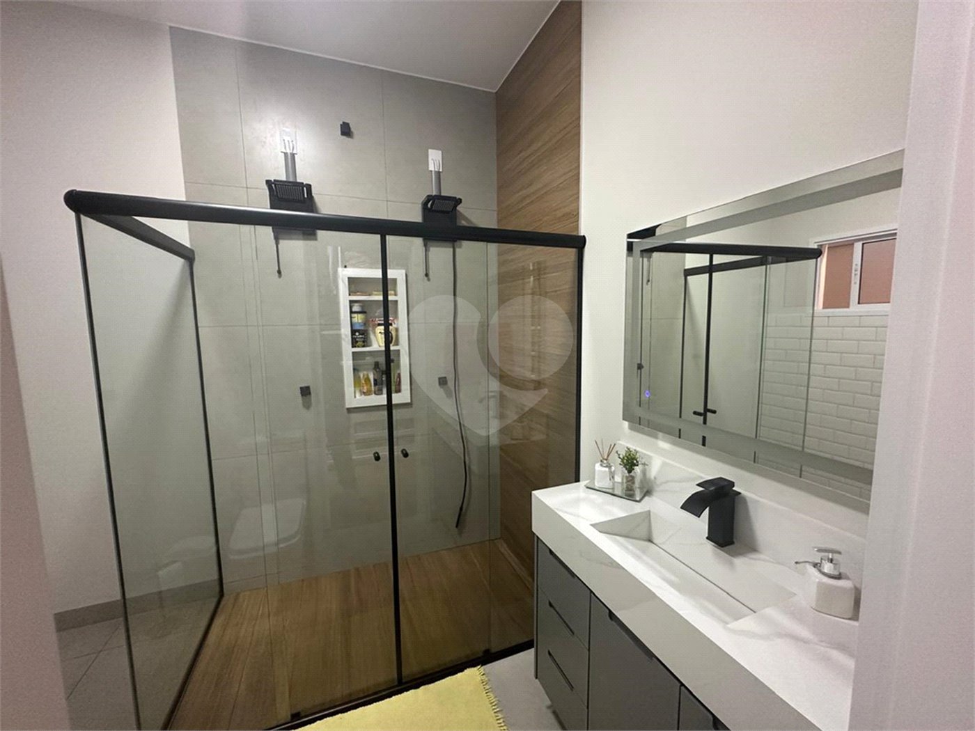 Casa à venda com 4 quartos, sendo 2 suítes, no condomínio Residencial Golden Ville, Itapetininga - SP