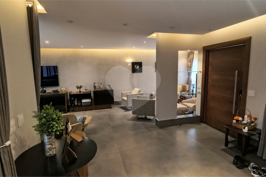 Casa à venda com 4 quartos, sendo 3 suítes, no condomínio Da Serra, São Paulo - SP