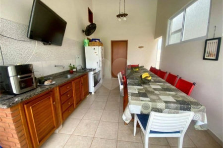Casa à venda com 3 quartos, sendo 1 suíte, no condomínio Recanto dos Paturis, Vinhedo - SP
