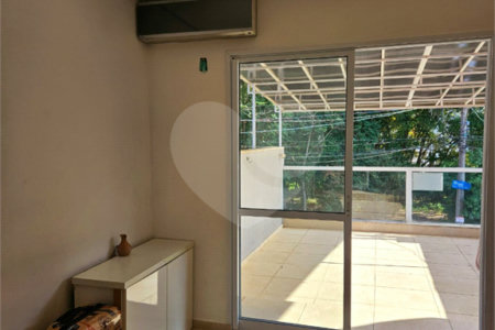 Casa à venda com 3 quartos, sendo 1 suíte,  no condomínio Residencial Rubi, Mogi das Cruzes - SP