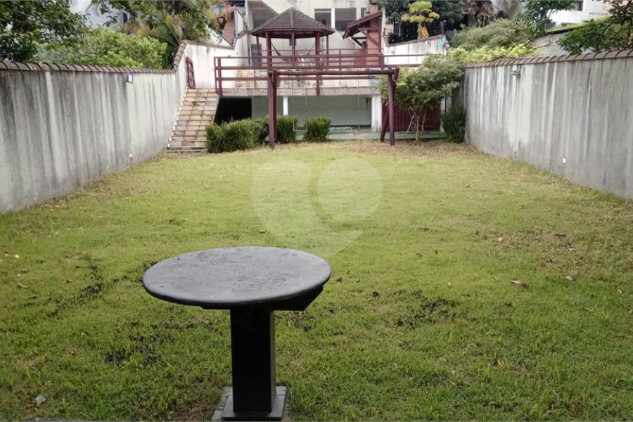 Sobrado à venda com 4 quartos, sendo 3 suítes,  em Horto Florestal, São Paulo, SP