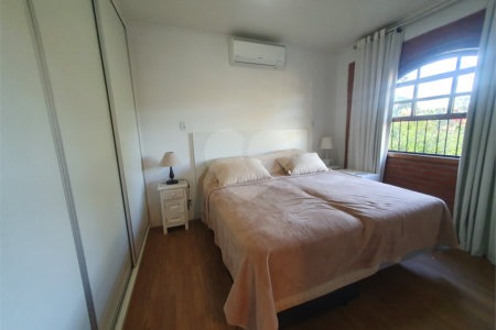 Casa à venda com 4 quartos, sendo 2 suítes,  no condomínio Vinhas da Vista Alegre - Lado Café, Vinhedo - SP