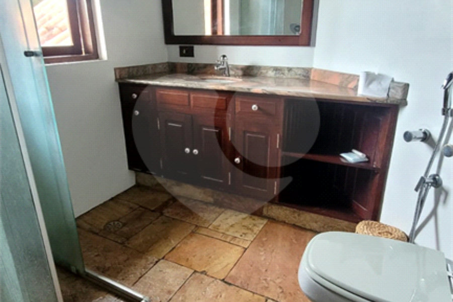 Casa à venda ou para alugar com 3 quartos, sendo 1 suíte, no condomínio Associação Reserva das Hortênsias, Mairiporã - SP