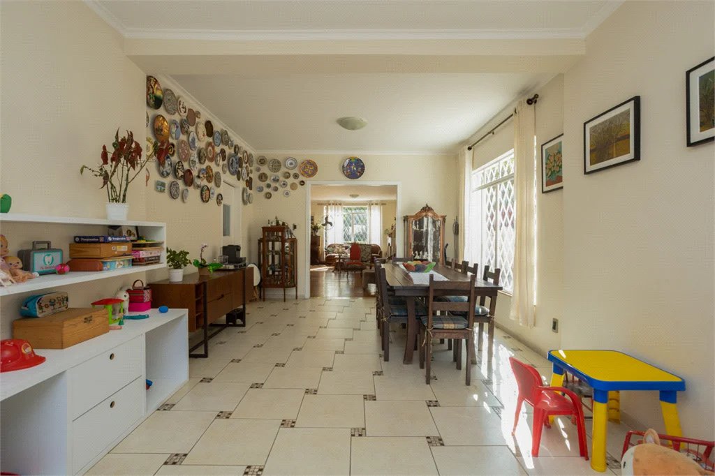 Sobrado à venda com 4 quartos, sendo 2 suítes, em Vila Madalena, São Paulo, SP