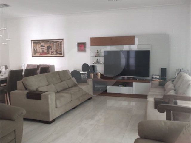 Sobrado à venda com 3 quartos, sendo 1 suíte,  em Palmas do Tremembé, São Paulo, SP