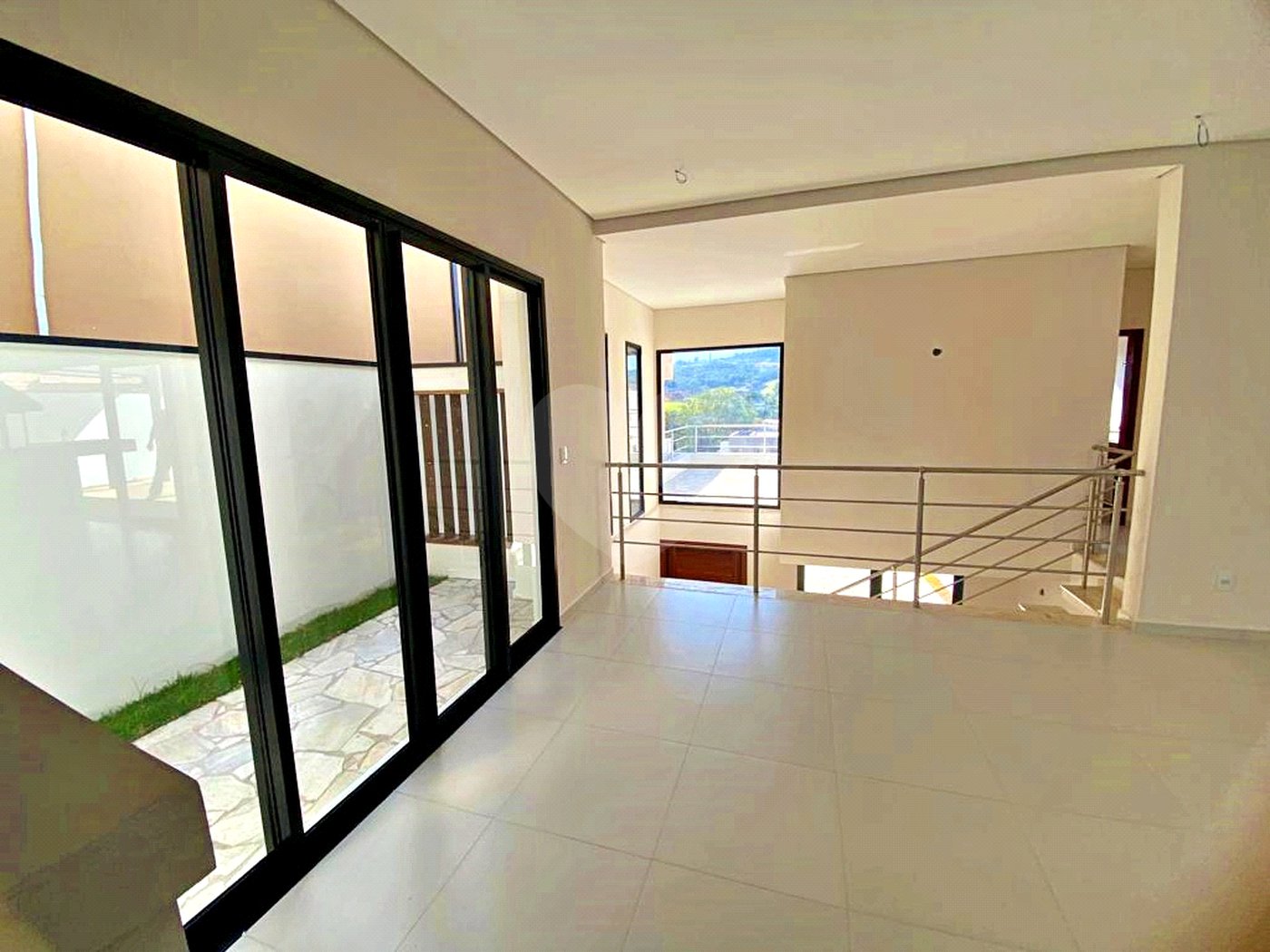 Casa à venda com 3 suítes no condomínio Santa Isabel I, Louveira - SP