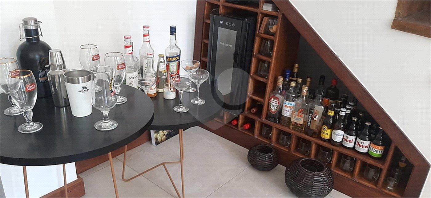 Sobrado à venda com 5 quartos, sendo 3 suítes, em Serra da Cantareira, Mairiporã, SP