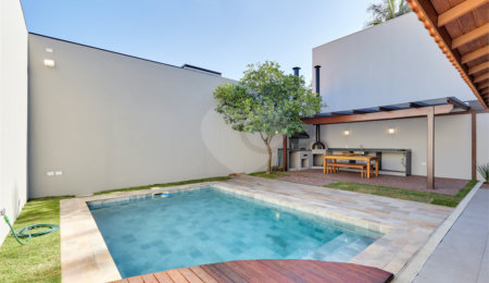 Casa à venda com 4 quartos, sendo 3 suítes,  em Granja Julieta, São Paulo, SP