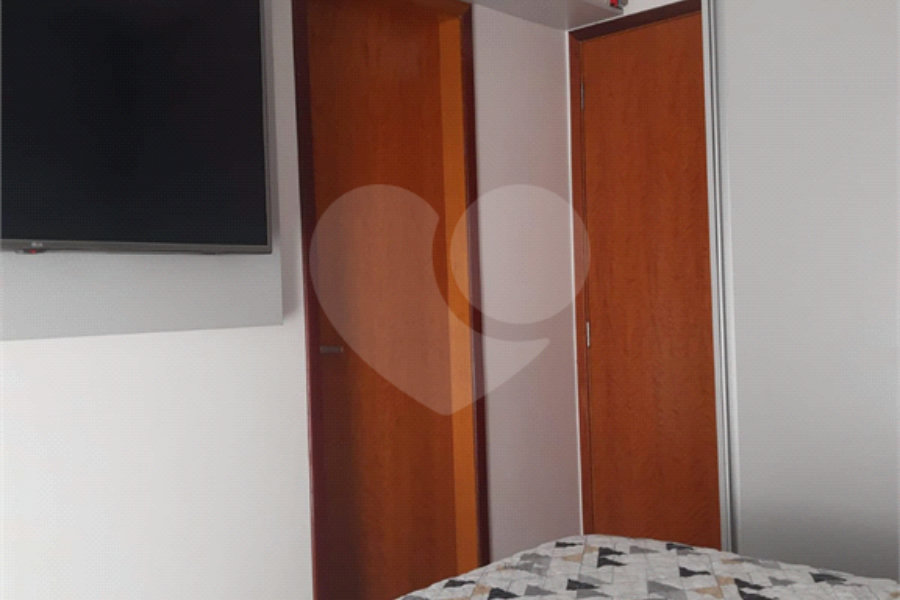 Casa à venda com 2 suítes no condomínio Residencial Poncet, São Paulo - SP