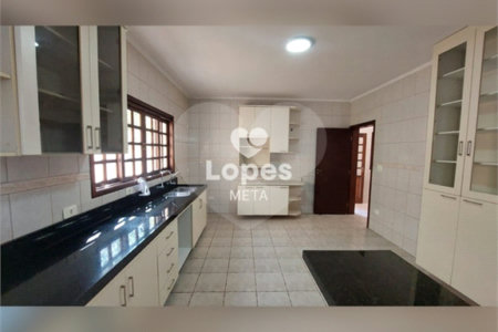 Casa à venda com 3 quartos, sendo 1 suíte, no condomínio Eldourado, São José dos Campos - SP