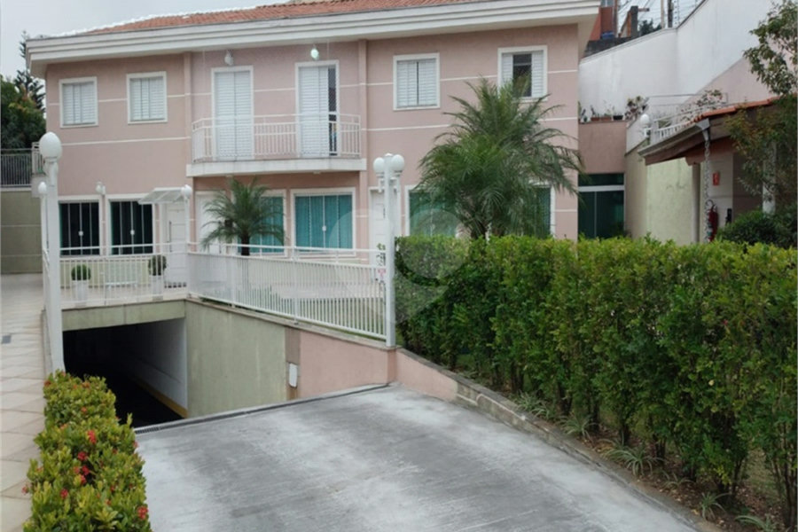 Casa à venda com 3 quartos, sendo 2 suítes, no condomínio Villa's Residencial, São Paulo - SP