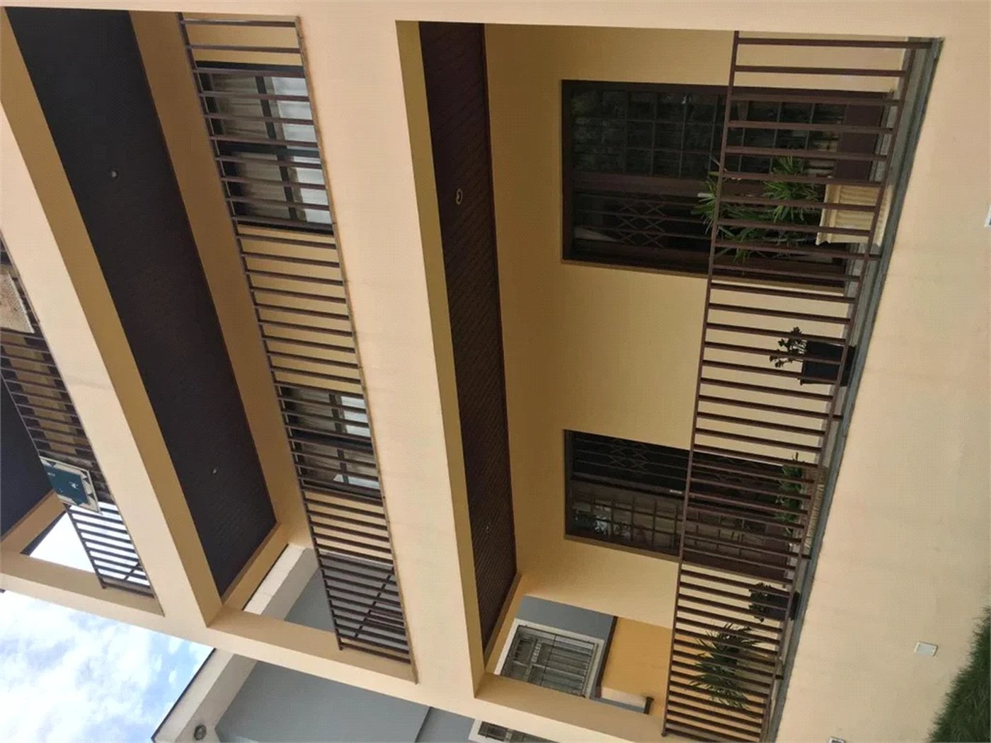 Casa à venda com 4 quartos, sendo 2 suítes, em Vila Suzana, São Paulo, SP