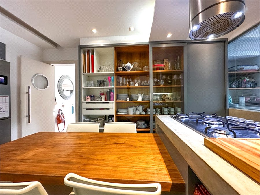 Apartamento à venda com 3 quartos, sendo 1 suíte, em Vila Sofia, São Paulo, SP