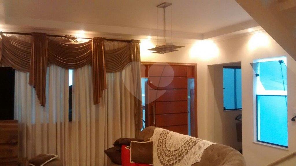 Sobrado à venda com 3 quartos, sendo 1 suíte, em Jardim Las Vegas, Guarulhos, SP