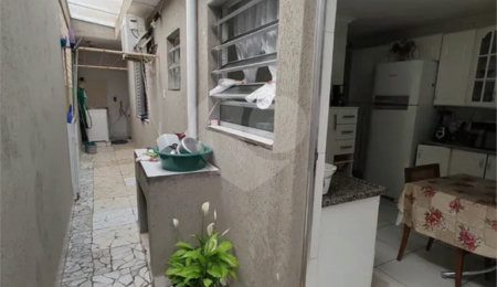 Casa à venda com 2 quartos, sendo 1 suíte, em Parque Maria Domitila, São Paulo, SP