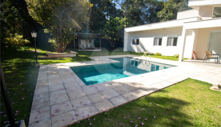 Casa à venda com 4 quartos, sendo 1 suíte,  no condomínio Sítio das Hortências, São Roque - SP