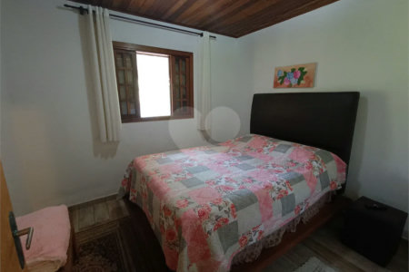 Chácara à venda com 5 quartos, sendo 3 suítes, em Vila Darcy Penteado (mailasqui), São Roque, SP