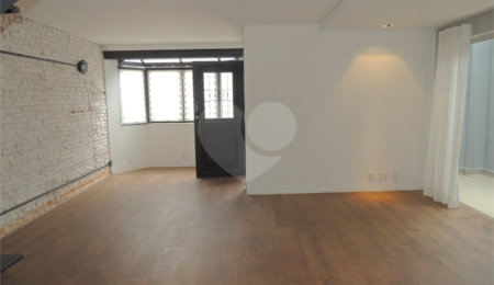 Casa de Vila à venda com 4 quartos, sendo 3 suítes,  em Chácara Santo Antônio, São Paulo, SP
