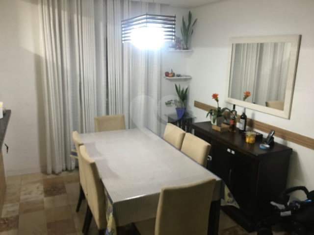 Casa à venda com 3 quartos, sendo 1 suíte,  no condomínio Village St. Louis, São Paulo - SP