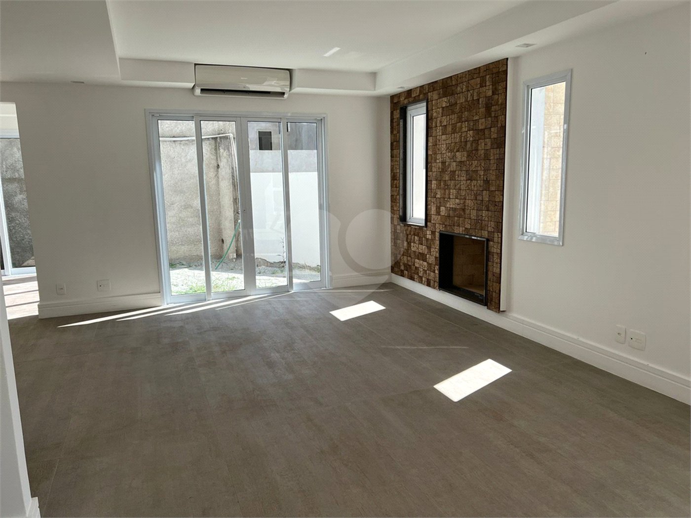 Casa à venda com 4 quartos, sendo 2 suítes, no condomínio Residencial Floresta, São Paulo - SP