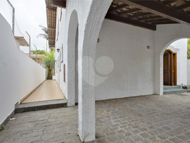 Sobrado à venda com 4 quartos, sendo 2 suítes,  em Granja Julieta, São Paulo, SP