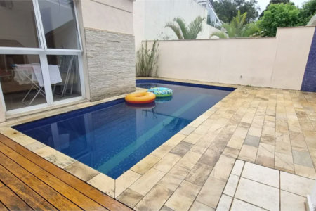 Casa à venda com 4 quartos, sendo 2 suítes,  no condomínio Casas de Windsor, São Paulo - SP
