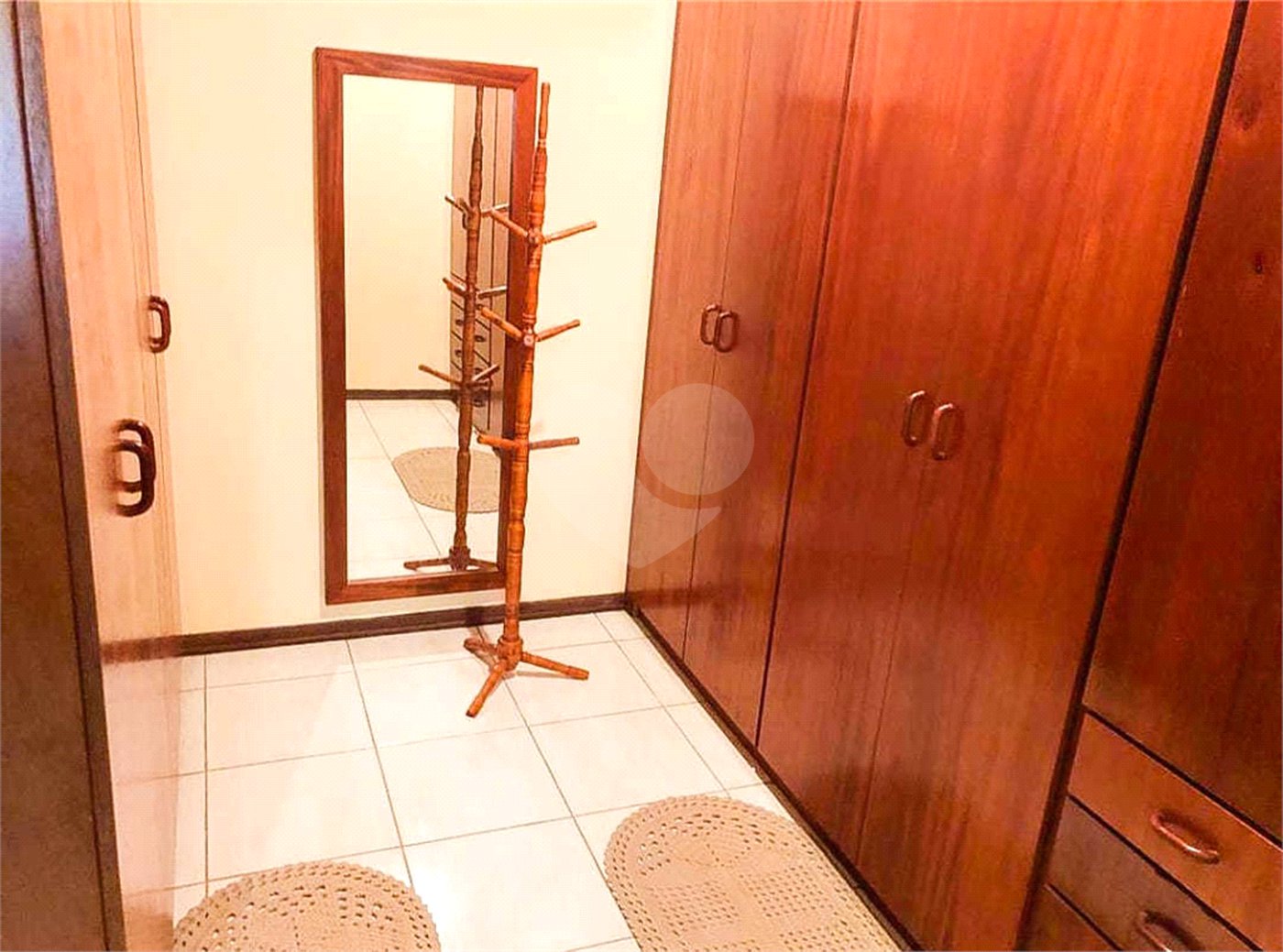 Casa à venda com 3 quartos, sendo 1 suíte,  no condomínio Vivenda das Vinhas, Vinhedo - SP