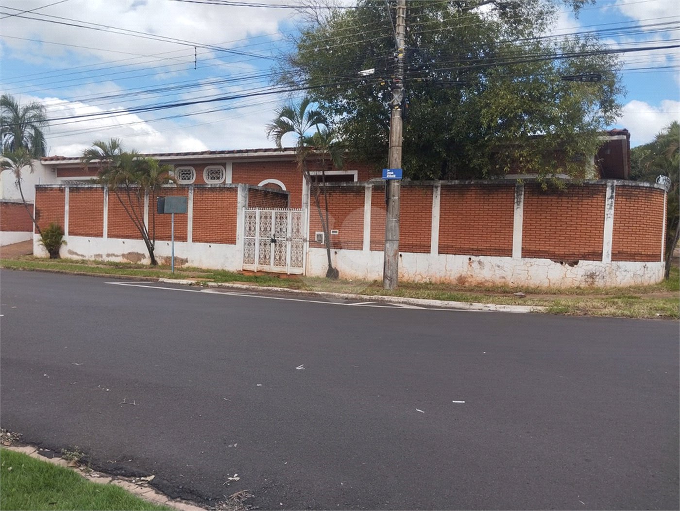 Casa à venda com 5 quartos, sendo 3 suítes, em Vila Sedenho, Araraquara, SP