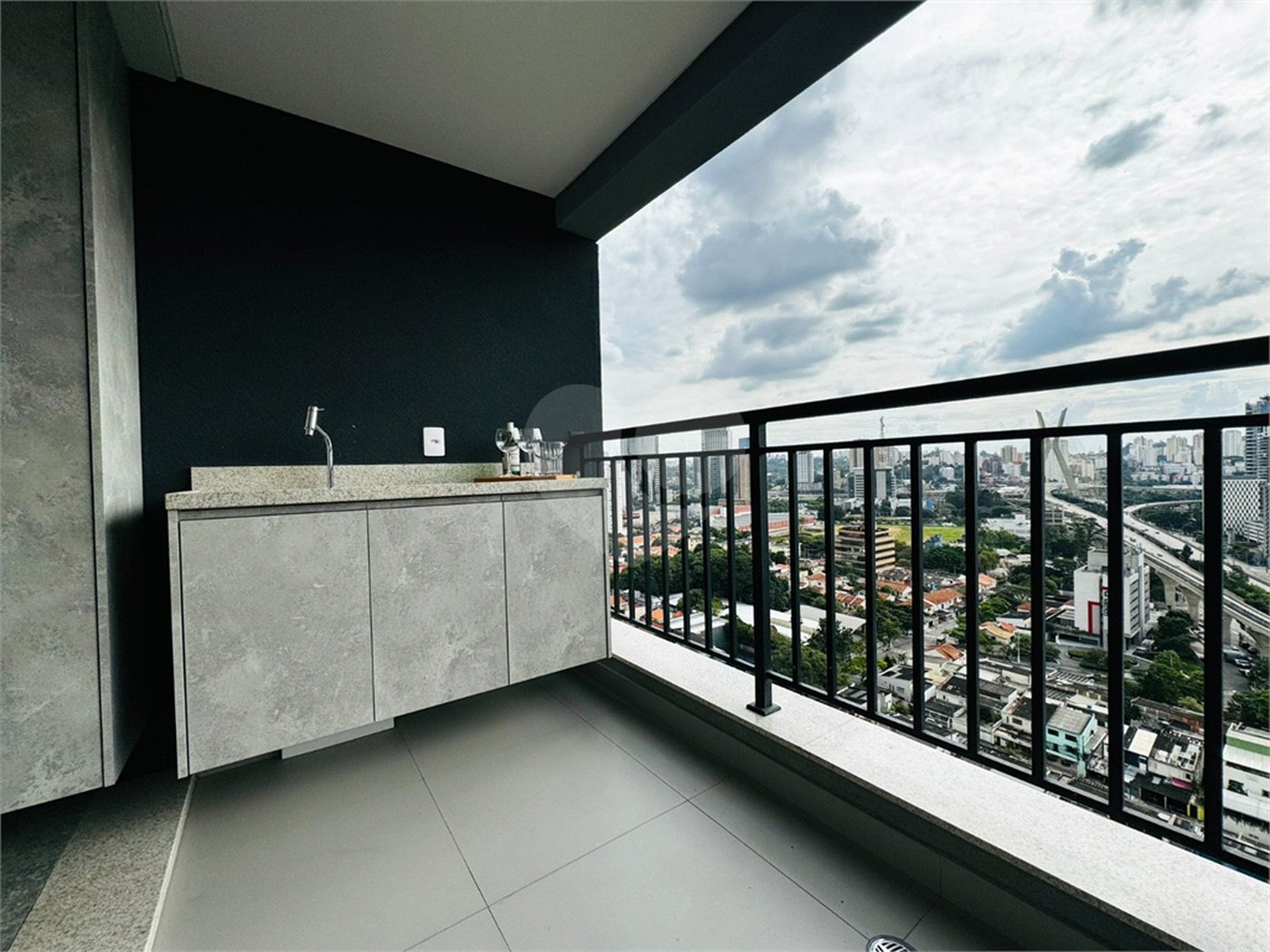 Apartamento à venda com 3 quartos em Vila Cordeiro, São Paulo, SP