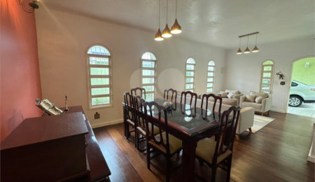Casa à venda com 4 quartos, sendo 1 suíte, em Vila Galvão, Guarulhos, SP