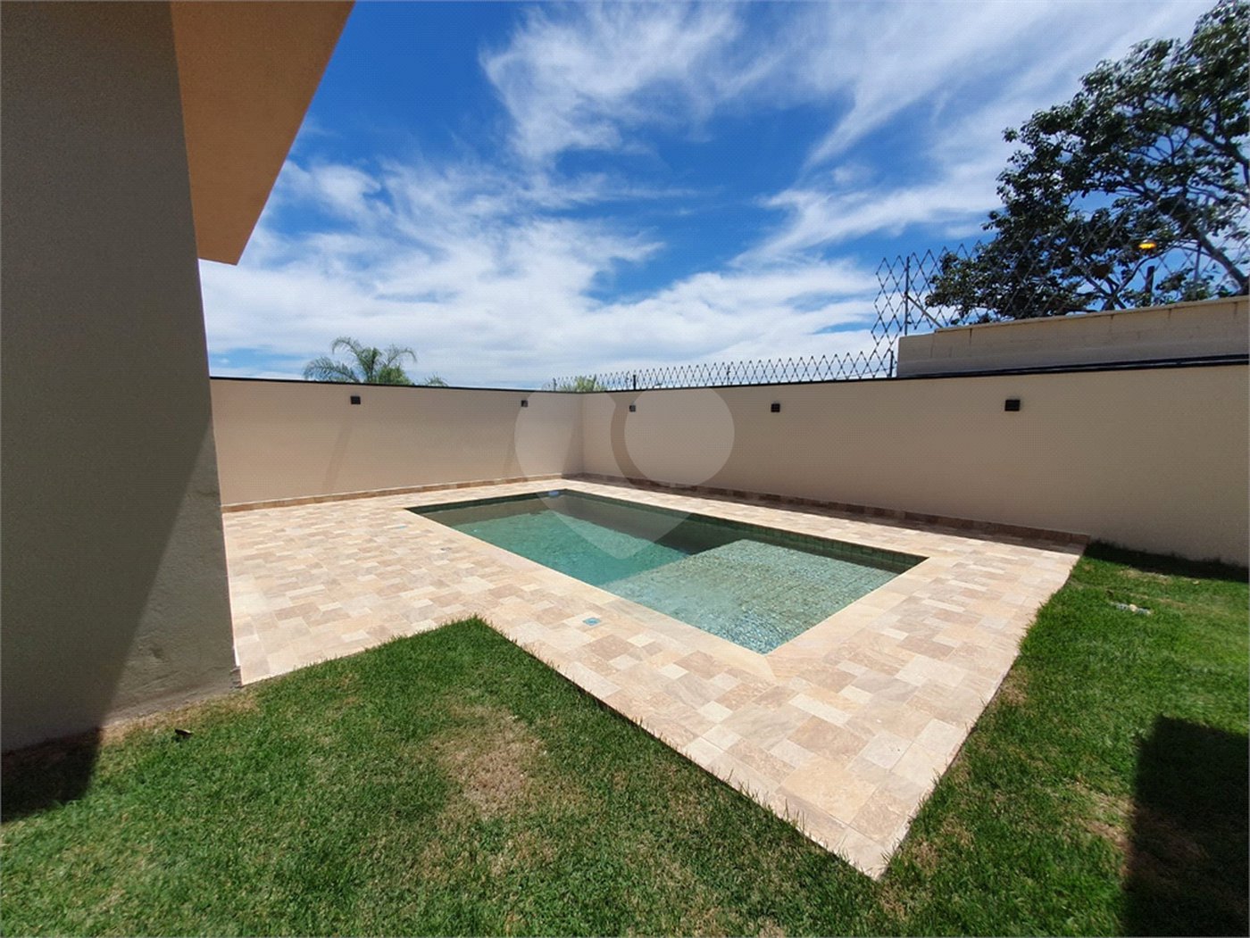 Casa à venda com 3 suítes no condomínio Via Castelli, Louveira - SP