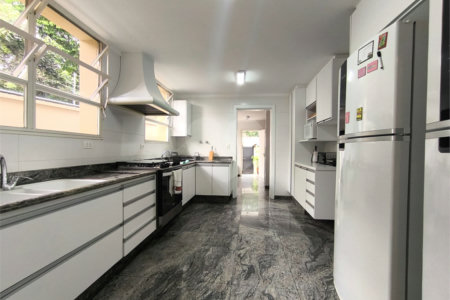 Casa à venda com 5 quartos, sendo 4 suítes, em Cidade Jardim, São Paulo, SP