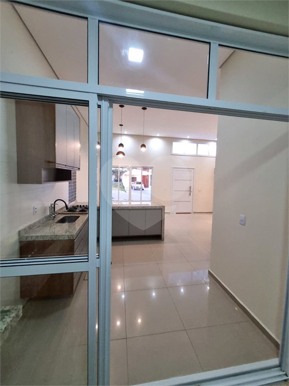 Casa à venda com 3 quartos, sendo 1 suíte, no condomínio Horto Florestal Villagio, Sorocaba - SP